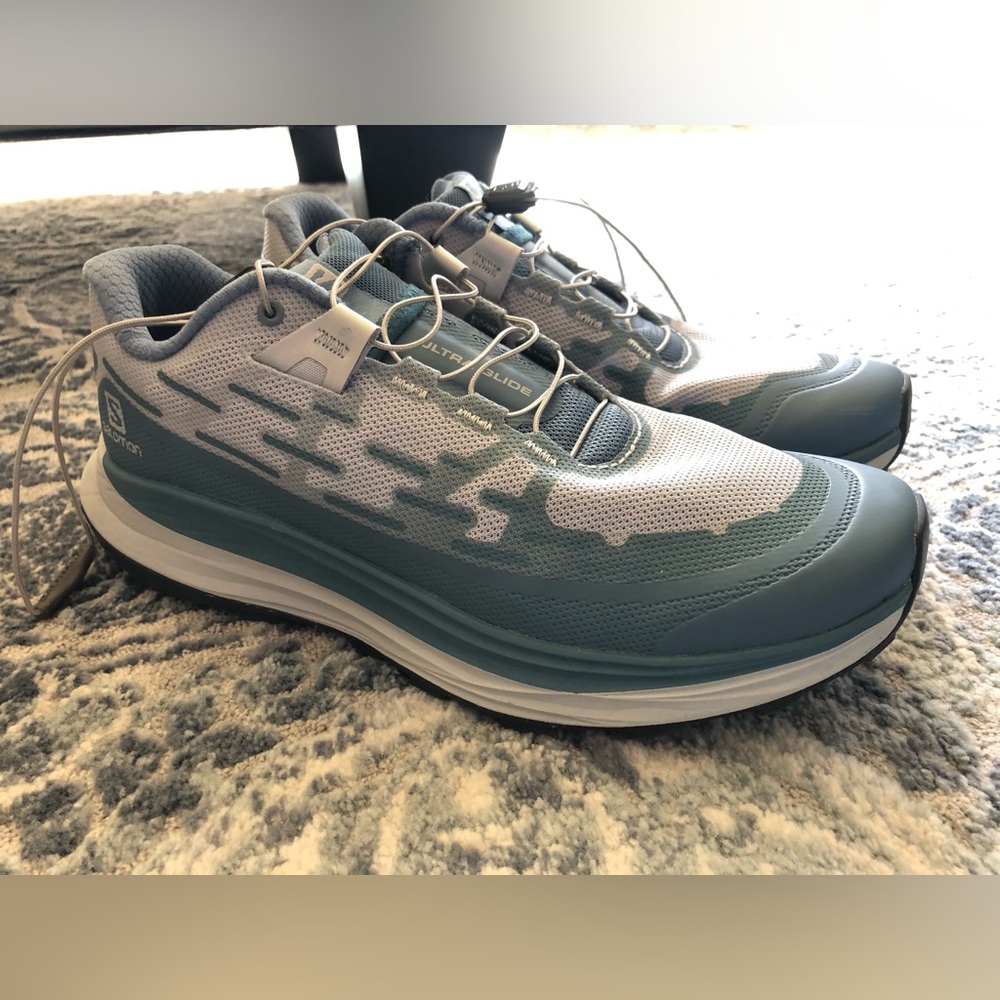 Size 7.5 Salomon Trail Running shoes, practically new!